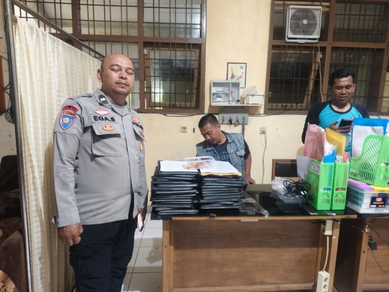 Monitoring Kelulusan SMK Negeri 1 Rajadesa, Polsek Rajadesa Pastikan Situasi Aman dan Kondusif