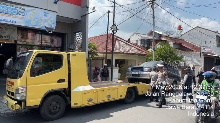 Kasatlantas Polres Garut Tertibkan Kemacetan di Depan Sansibar Maktal