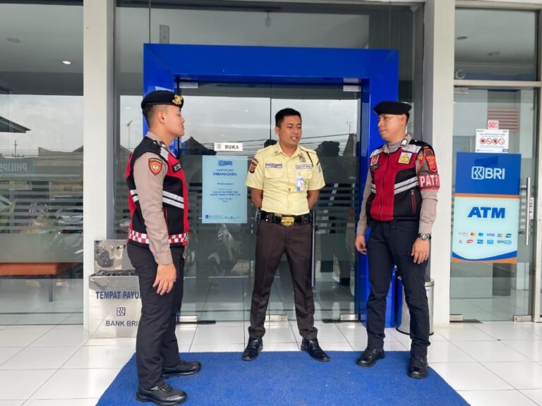 Patroli Dialogis Sat Samapta Polres Ciamis Tingkatkan Pengamanan di Bank BRI Unit Imbanagara