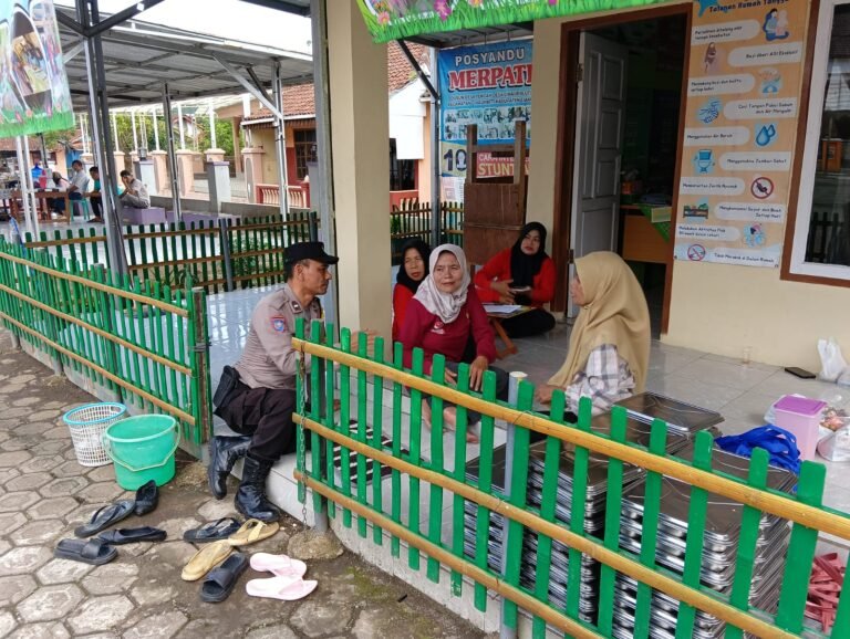 Tingkatkan Sinergitas, Polsek Cihaurbeuti Polres Ciamis DDS ke Kader Ibu di Dusun Tengah