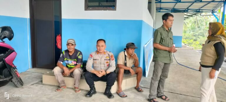 Perkuat Sinergitas, Polsek Cikoneng Polres Ciamis Koorkom ke Petugas SPPG di Desa Gegempalan