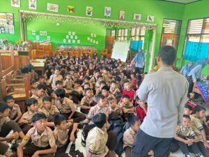 Polsek Ciamis Polres Ciamis Datangi SD Negeri 1 Mekarjaya Baregbeg Binluh Bahaya Bullying