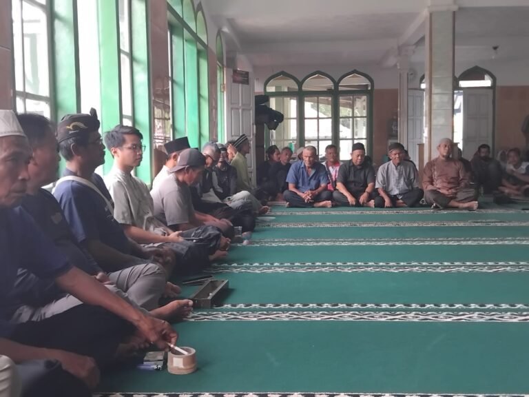 Polsek Cikoneng Ikut Kawal Kunjungan DPRD Provinsi Jabar ke Desa Gegempalan