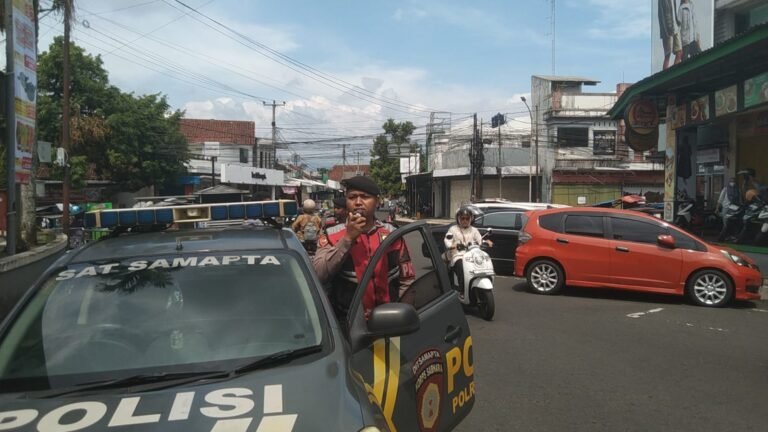 Sat Samapta Polres Ciamis Tingkatkan Himbauan Kamtibmas di Simpang Empat Padjajaran