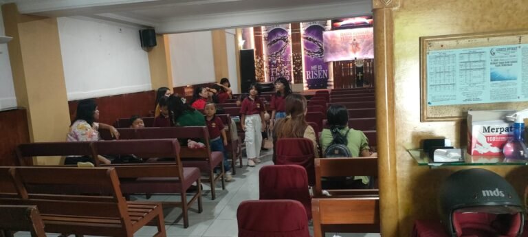 Pengamanan Ibadah Umat Kristiani di Gereja Pantekosta Ciamis Berjalan Aman dan Kondusif Berkat Kehadiran Polri