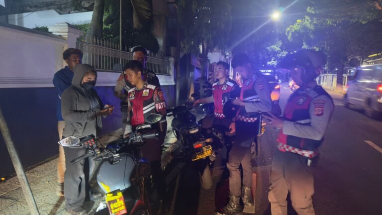 Patroli Sat Samapta Polres Ciamis Tingkatkan Pengamanan Nonton Bareng Persib Vs Persija di Sejumlah Titik Keramaian