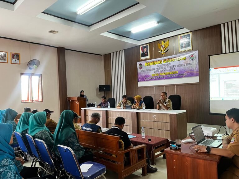 Dukung Program Pemerintah, Polsek Cikoneng Ikuti Rembug Stunting di Desa Panaragan