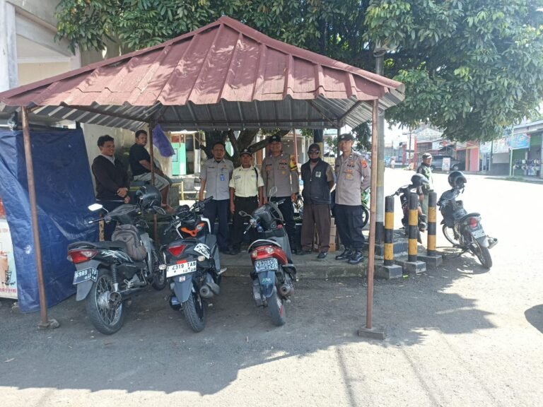Cipkon Kamtibmas, Dua Personel Polsek Kawali Intens Patroli KRYD Temui Warga Saat Siang