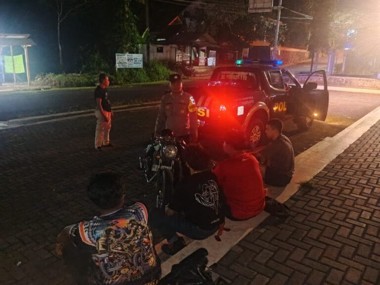 Perkuat Sinergitas, Polsek Sukadana Polres Ciamis Koorkom Kamtibmas Bareng Pemuda di Tamam Cisena
