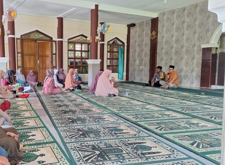 Perkuat Sinergitas, Polsek Sukadana Polres Ciamis Koorkom Antisipasi Bencana Bersama DKM Almujahidin