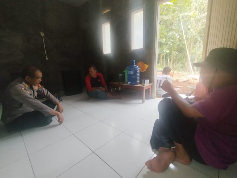 Perkuat Sinergitas, Polsek Cijeungjing Datangi Poktan Koorkom Kamtibmas dan HanPangan