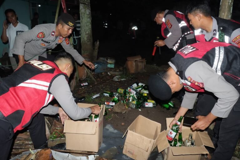 Polres Ciamis Gencarkan KRYD Cipta Kondisi Guna Berantas Penyakit Masyarakat dan Sita Ratusan Botol Miras
