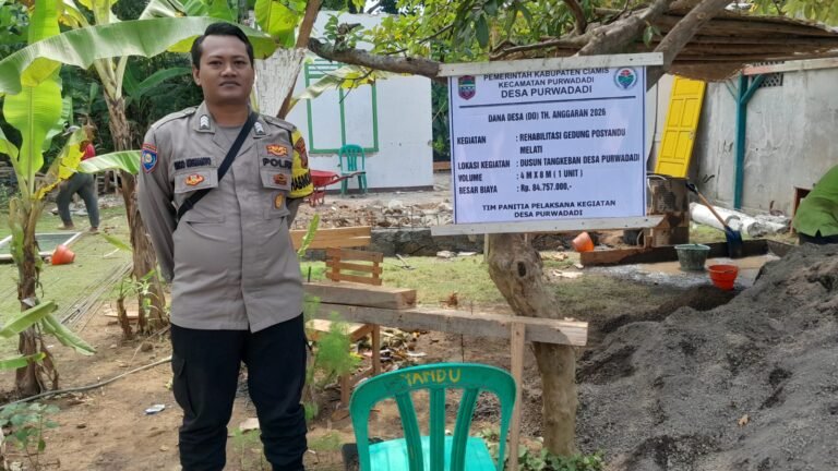 Perkuat Sinergitas, Polsek Lakbok Datang ke Masyarakat Ikut Bantu Pembangunan Posyandu