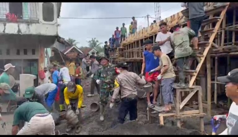 Humanis, Polsek Cikoneng Polres Ciamis Bantu Kegiatan Pembangunan MI PPI 80