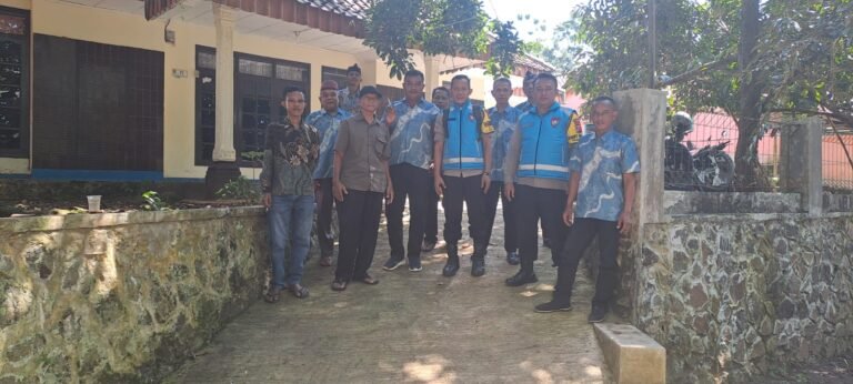 Bhabinkamtibmas Polsek Cisaga Gencarkan Sambang dan Edukasi Kamtibmas di Desa Mekarmukti