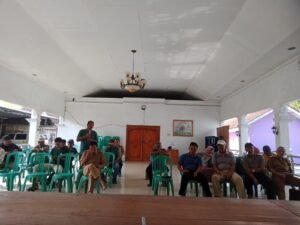 Bhabinkamtibmas Polsek Cikoneng Hadiri Musyawarah Desa Bahas Persiapan Lomba dan Kamtibmas