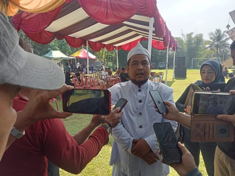 Sekda Ciamis Hadiri Hari Jadi ke-43 Desa Pusakanagara, Warga Meriahkan Tradisi dan Seni Budaya