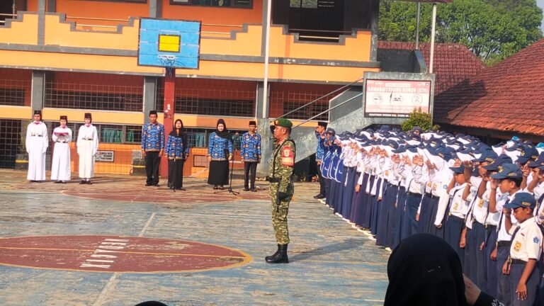 Harkitnas, Polsek Cikoneng Ikuti Upacara Bendera Merah Putih di Tingkat Kecamatan