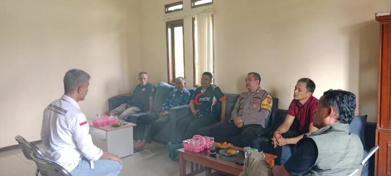 Humanis, Polsek Cihaurbeuti Hadir Selesaikan Perselisihan Proses Pemilihan PAW Kades Pasirtamiang