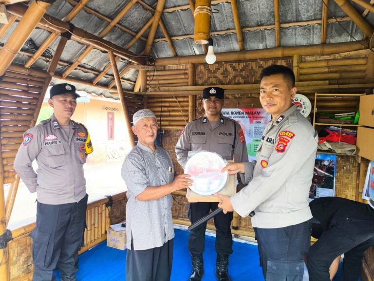 Polsek Ciamis Dampingi Tim Penilai Lomba Tiga Pilar Dan Pos Kamling di Desa Imbanagara
