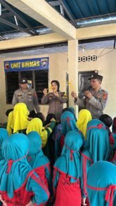 Polsanak, Makopolsek Ciamis Diserbu Anak-Anak Dua TK di Kecamatan Baregbeg