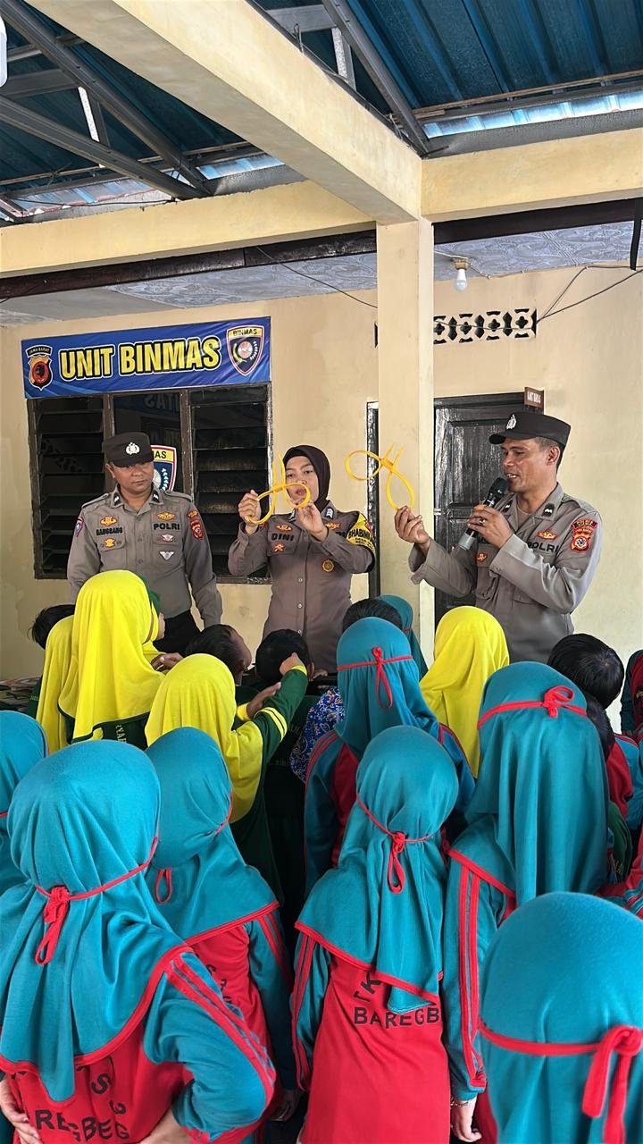 Polsanak, Makopolsek Ciamis Diserbu Anak-Anak Dua TK di Kecamatan Baregbeg