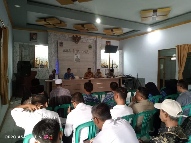 Bhabinkamtibmas Polsek Kawali Hadiri Rapat Koordinasi Desa Rawa, Wujudkan Kamtibmas Kondusif