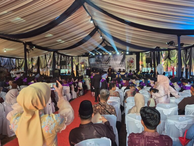 Kapolsek Cisaga Hadiri Pengamanan Kunjungan Wamen Koperasi RI pada Wisuda STIT Lakbok dan Peresmian Kampus Baru