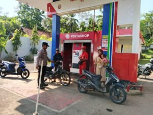 Perkuat Sinergitas, Polsek Sukadana Polres Ciamis Patroli ke Warga Beri Imbauan Kamtibmas