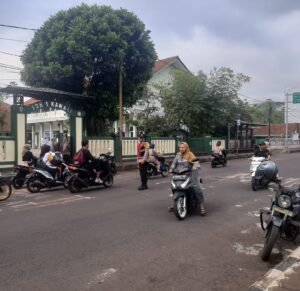Polsek Kawali Intensifkan Strong Point Pagi, Polisi Hadir Bantu Kelancaran Aktivitas Masyarakat