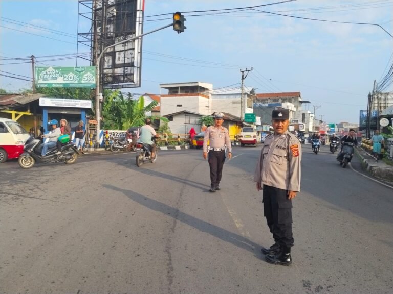 Polsek Banjarsari Hadir di Tengah Masyarakat Lewat Strong Point Pagi, Wujudkan Kamseltibcar Lantas Kondusif
