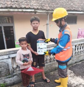 PLN Tasikmalaya Ajak Masyarakat Hindari Bermain Layangan Dekat Jaringan Listrik di Momen Hari Buruh