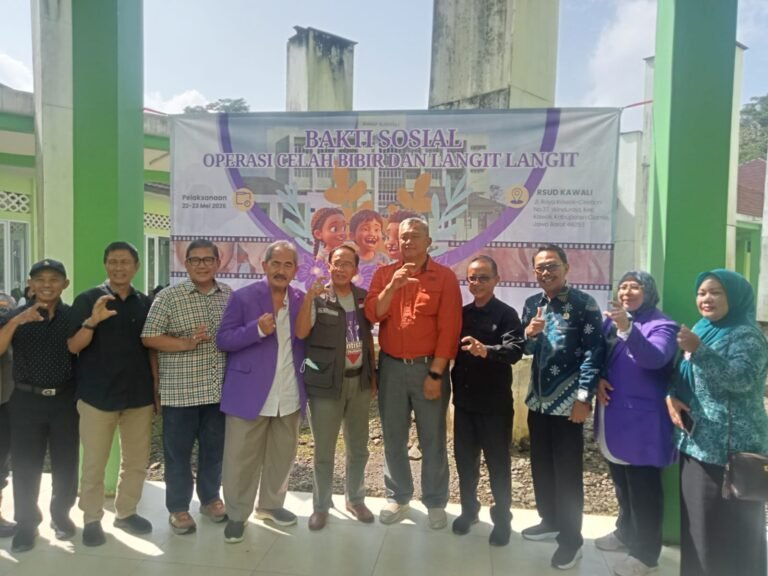 KETUA PELAKSANA BAZNAS Ciamis berikan bantuan dalam kegiatan Bakti Sosial Operasi Bibir Sumbing, di RSUD kawali