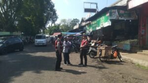 Sat Samapta Polres Ciamis Intensifkan Himbauan Kamtibmas di Pasar Manis Guna Mengantisipasi Tindak Kriminalitas dan Menjamin Keamanan Pedagang
