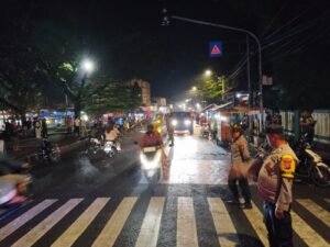 Polsek Kawali Pimpin Operasi Gabungan KRYD Guna Antisipasi Gangguan Kamtibmas dan Sosialisasikan Aturan Jam Malam Pelajar