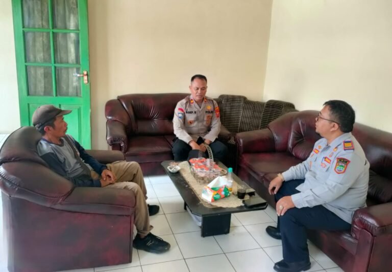 Perkuat Sinergitas, Sat Binmas Polres Ciamis Koorkom Kamtibmas ke Petugas Terminal dan Pasar Sindangkasih