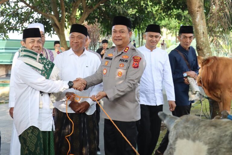 Tebar Kebahagiaan di Idul Adha 1447 H, Polres Ciamis Salurkan Ribuan Paket Daging Kurban untuk Masyarakat