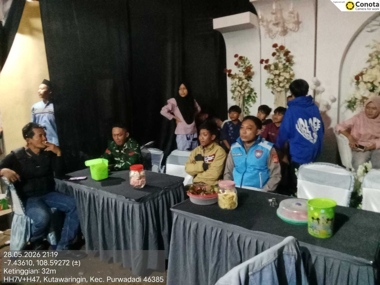 Preemtif, Polsek Lakbok Polres Ciamis Datangi dan Beri Pembinaan ke Warga Neglasari Saat Malam