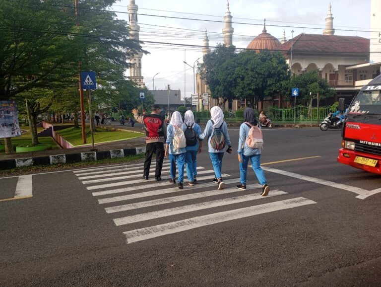Polsek Kawali Perkuat Pelayanan Pagi Hari, Strong Point di Sejumlah Titik Strategis Jamin Kelancaran Aktivitas Masyarakat