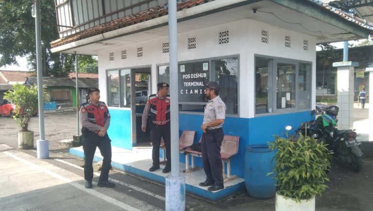 Patroli Dialogis Sat Samapta Polres Ciamis Tingkatkan Rasa Aman di Kawasan Pos Dishub Terminal