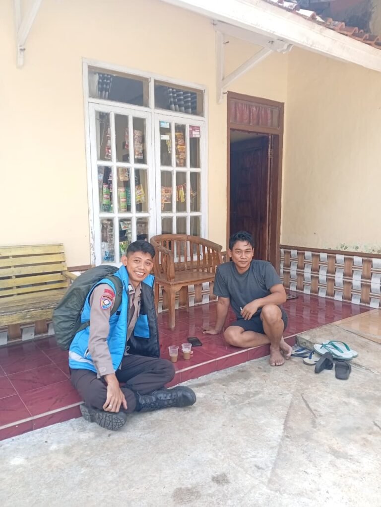Perkuat Sinergitas, Polsek Cikoneng Polres Ciamis Koorkom Kamtibmas ke Warga di Sukasari