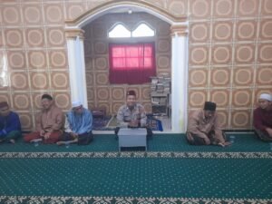 Soliditas Polri dan Masyarakat, Polsek Rajadesa Polres Ciamis Binluh di Acara Keagamaan di Cipeuteuy