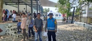 Libur Panjang Akhir Pekan, Polsek Cisaga Lakukan Pengamanan di Area Wisata Waterboom Jinju Asia Park