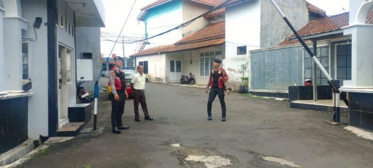Patroli Dialogis Sat Samapta Polres Ciamis Tingkatkan Pengawasan Kawasan Permukiman untuk Ciptakan Rasa Aman Warga