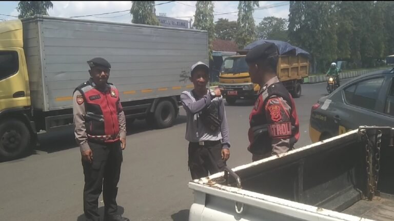 Kehadiran Sat Samapta Polres Ciamis di Kawasan Ruko Pasar Perkuat Kesadaran Kamtibmas Masyarakat