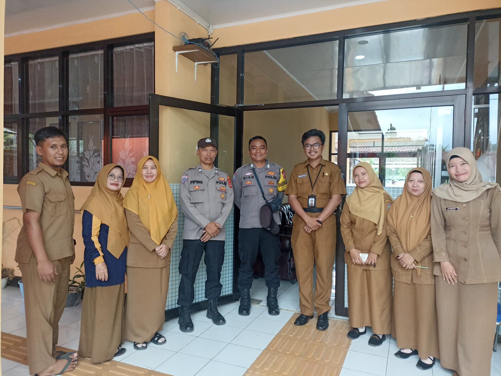 Cipkon Kamtibmas, Polsek Kawali Pantau Kelulusan Siswa Kelas IX di Tiga Kecamatan
