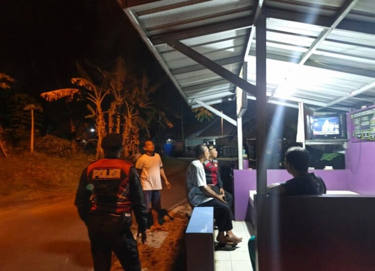 Kehadiran Sat Samapta Polres Ciamis di Pos Ronda Kebon Jati Perkuat Sinergi Keamanan Bersama Warga