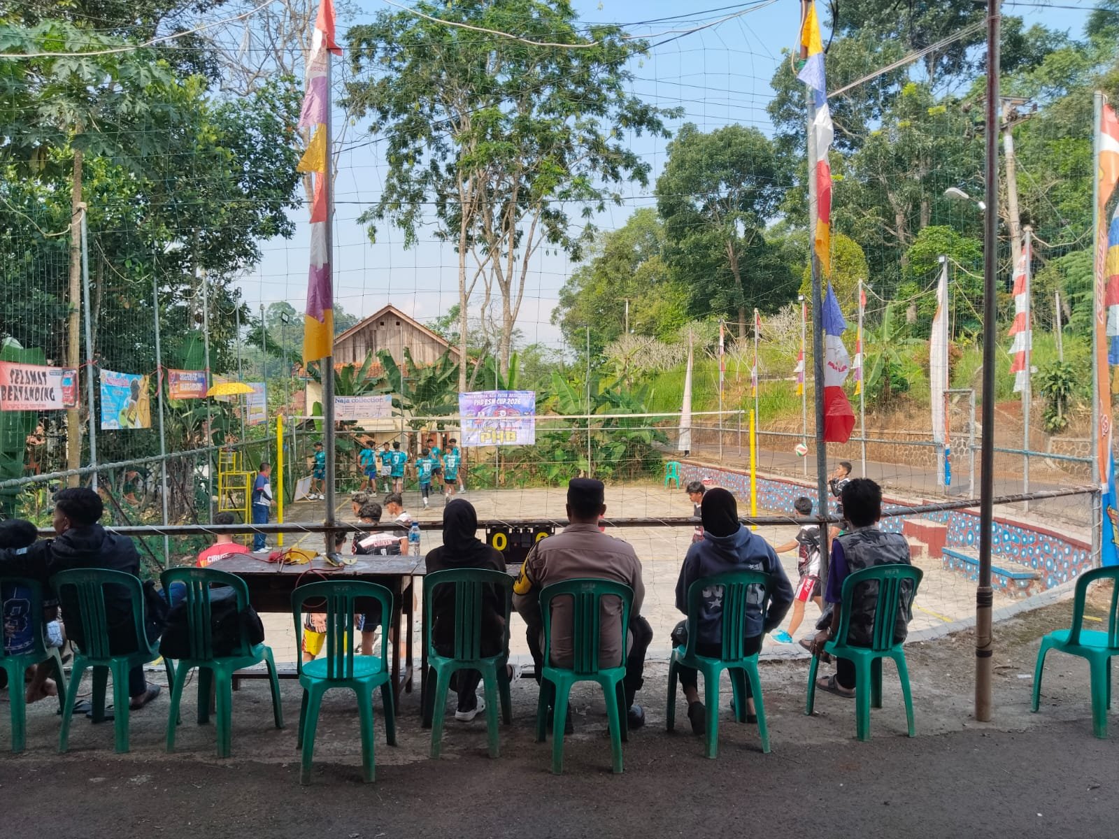 Polsek Kawali Polres Ciamis Amankan Turnamen Bola Volly Putra/PHB BSM CUP Antar Dusun di Desa Rawa