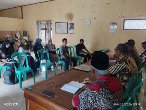 Perkuat Sinergitas, Polsek Cisaga Polres Ciamis Hadiri Rapat Minggon di Desa Sidamulya
