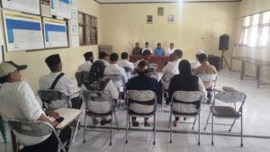 Perkuat Sinergitas, Polsek Panjalu Polres Ciamis Hadiri Rapat Minggon di Desa Hujungtiwu